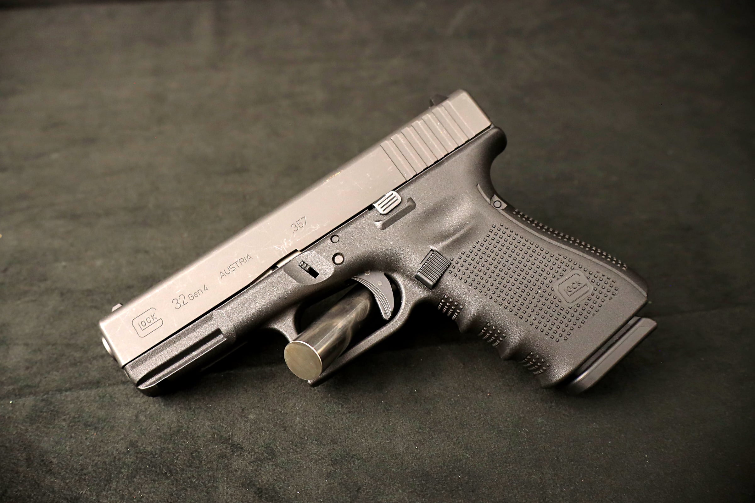 Glock 32 Gen4 .357 SIG Semi Auto Pistol 13+1 Compact Austria-img-1