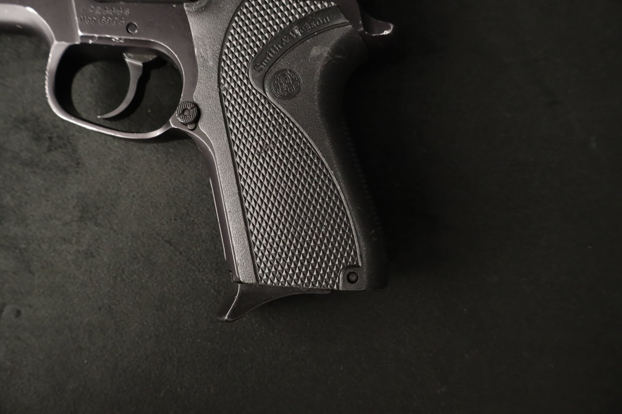 1995 Smith & Wesson 6904 9mm Third Gen Compact S&W Novak Sights-img-6