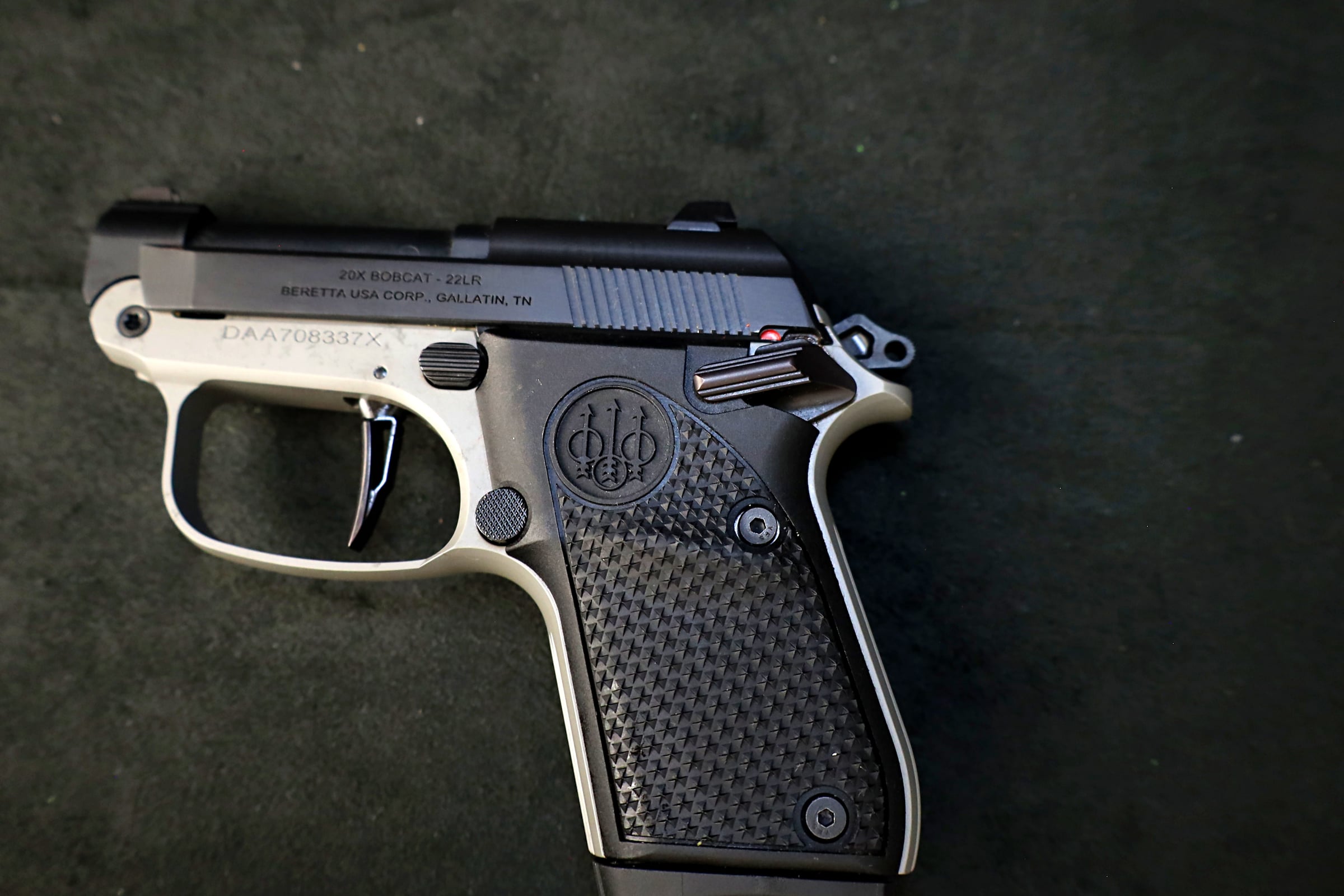Beretta 20X Bobcat .22 LR 2.4" Two Tone Tip-Up Pistol w/ Leather Holster-img-10