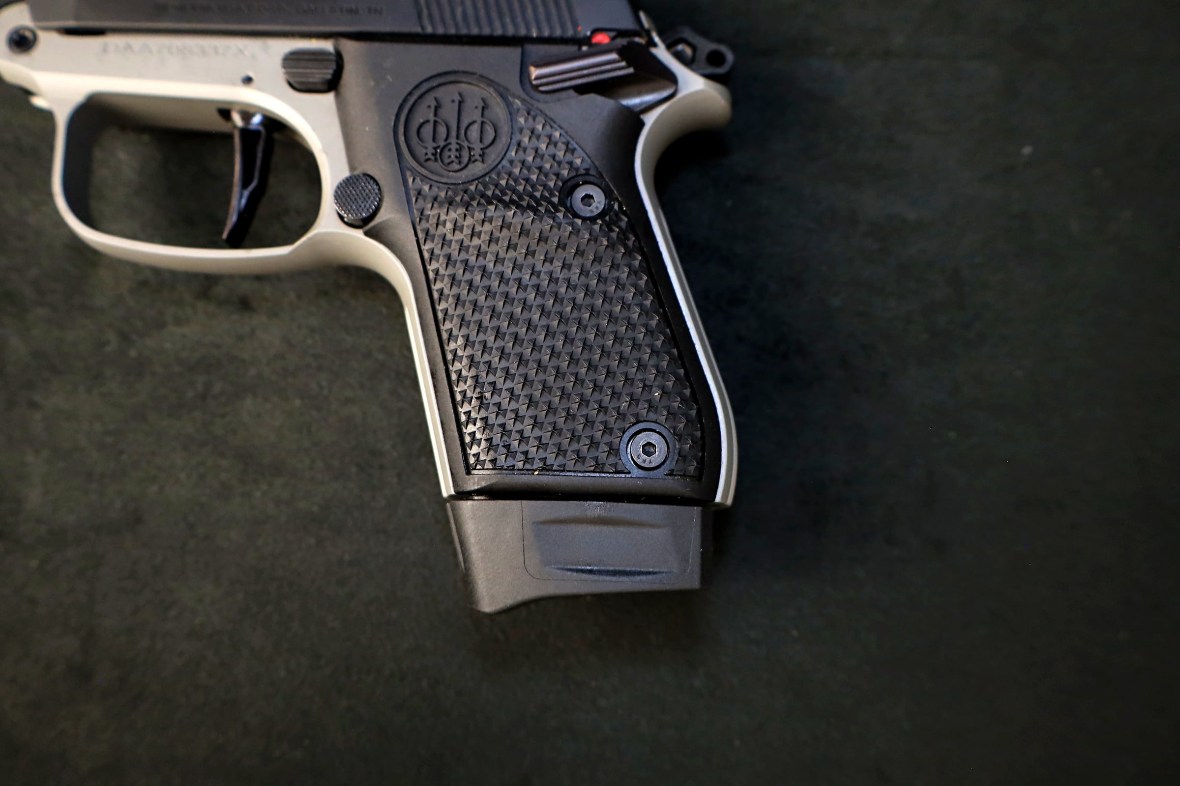 Beretta 20X Bobcat .22 LR 2.4" Two Tone Tip-Up Pistol w/ Leather Holster-img-9