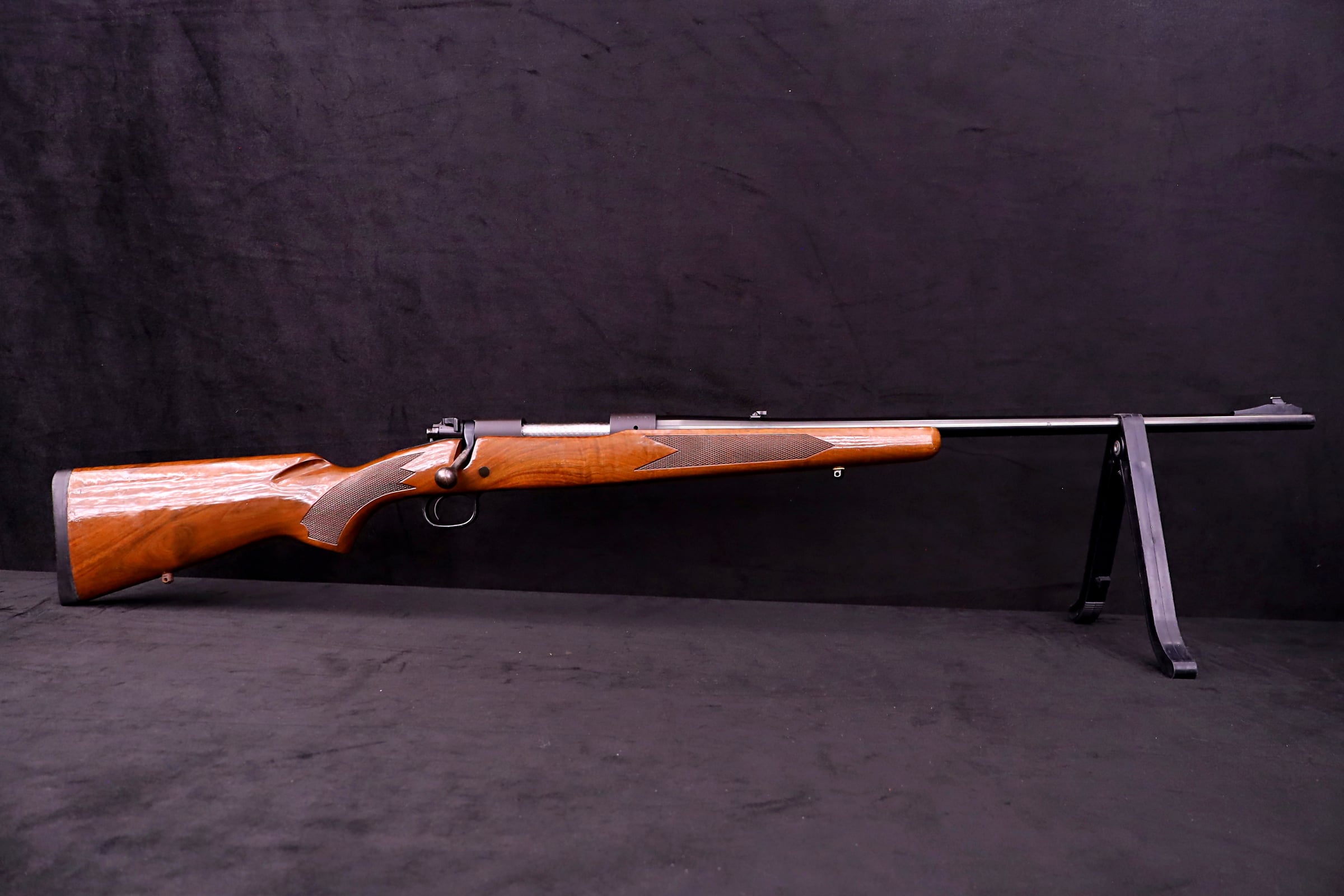 Winchester Model 70 Westerner 7mm Remington Magnum 24" Blued & Walnut-img-6