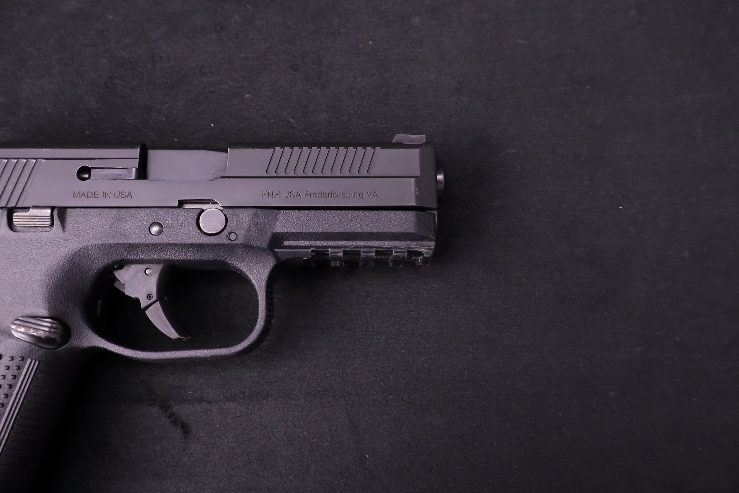 FN FNS-40 .40 S&W 4" BBL w/ Case & 2 Magazines-img-10