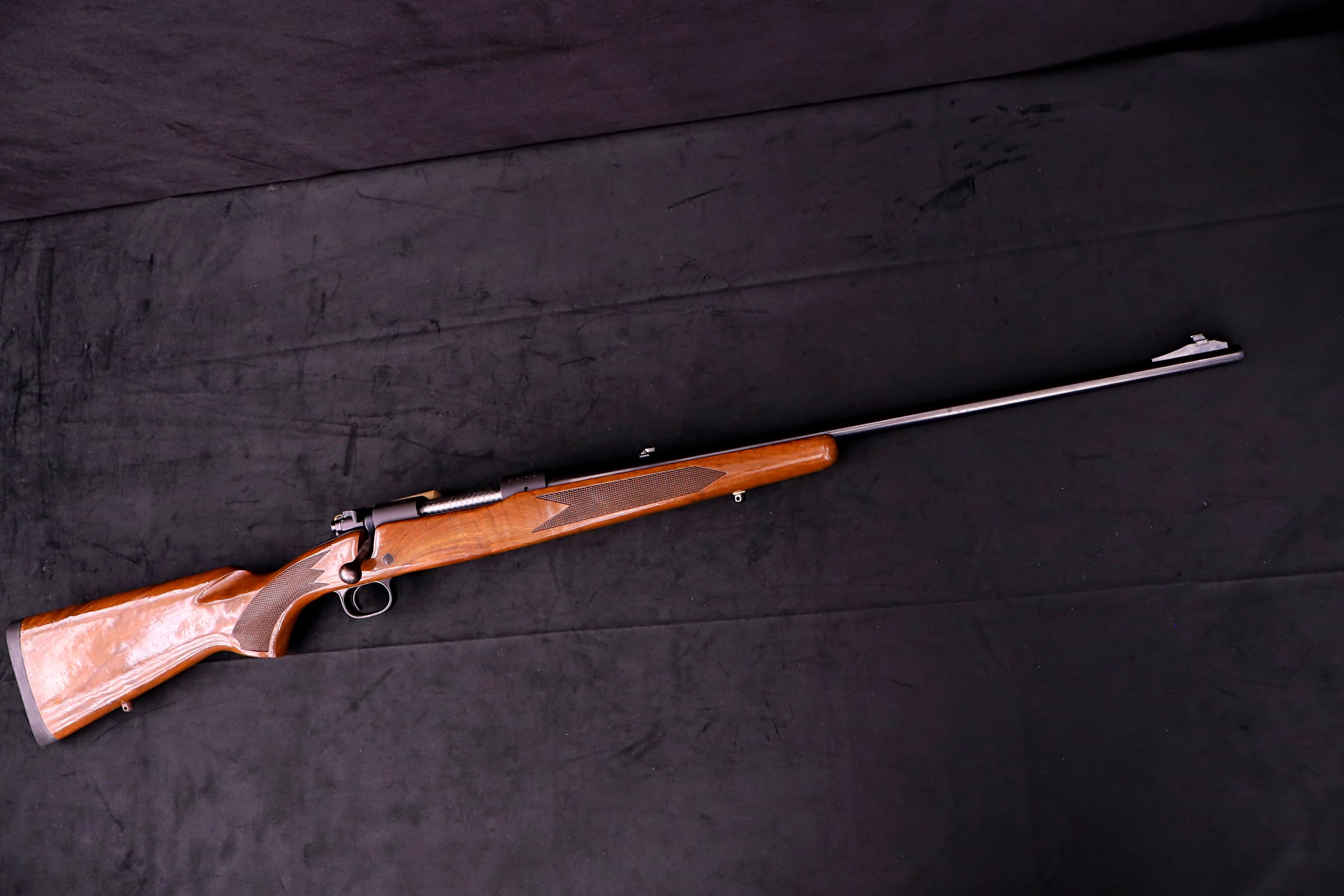 Winchester Model 70 Westerner 7mm Remington Magnum 24" Blued & Walnut-img-3