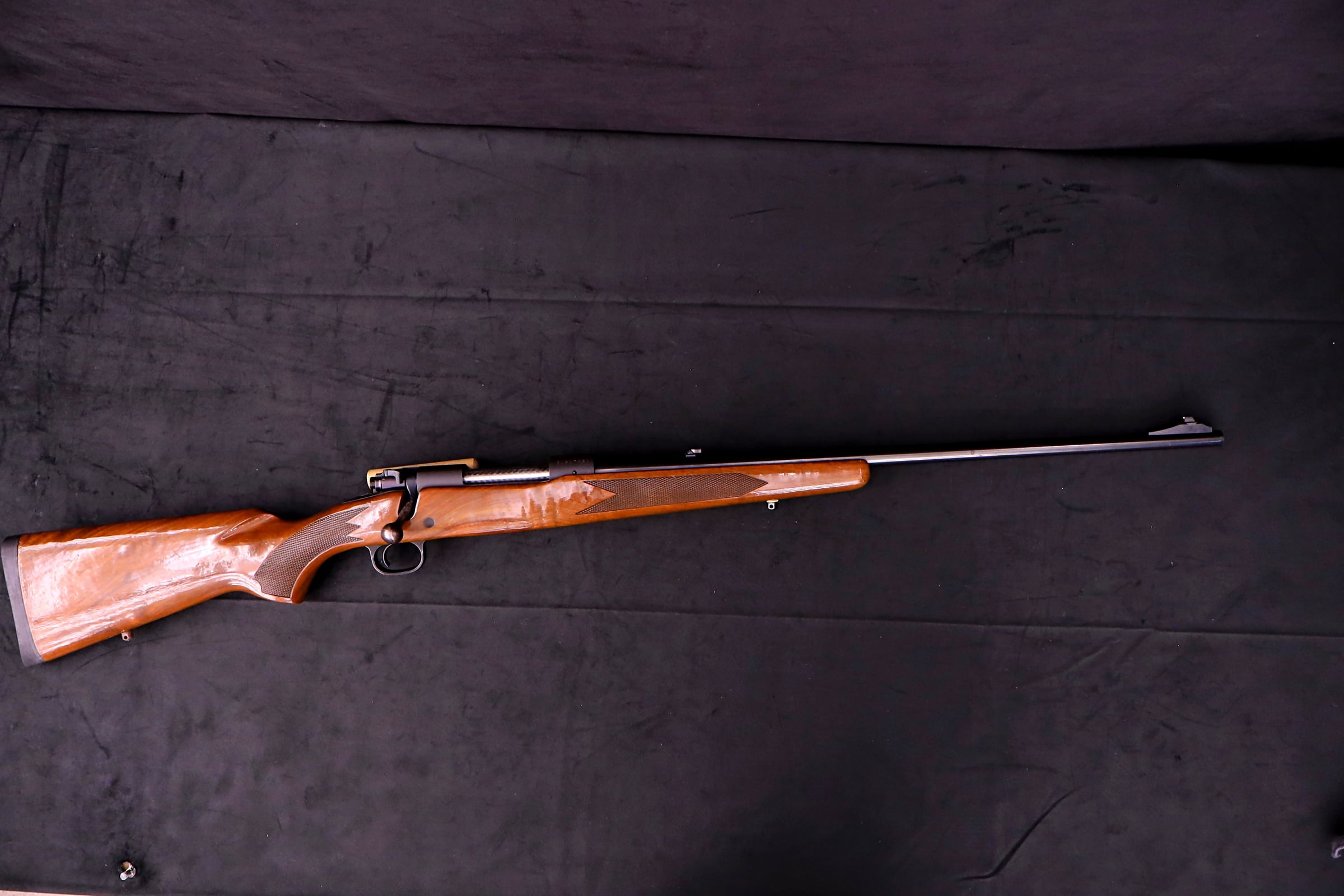 Winchester Model 70 Westerner 7mm Remington Magnum 24" Blued & Walnut-img-4