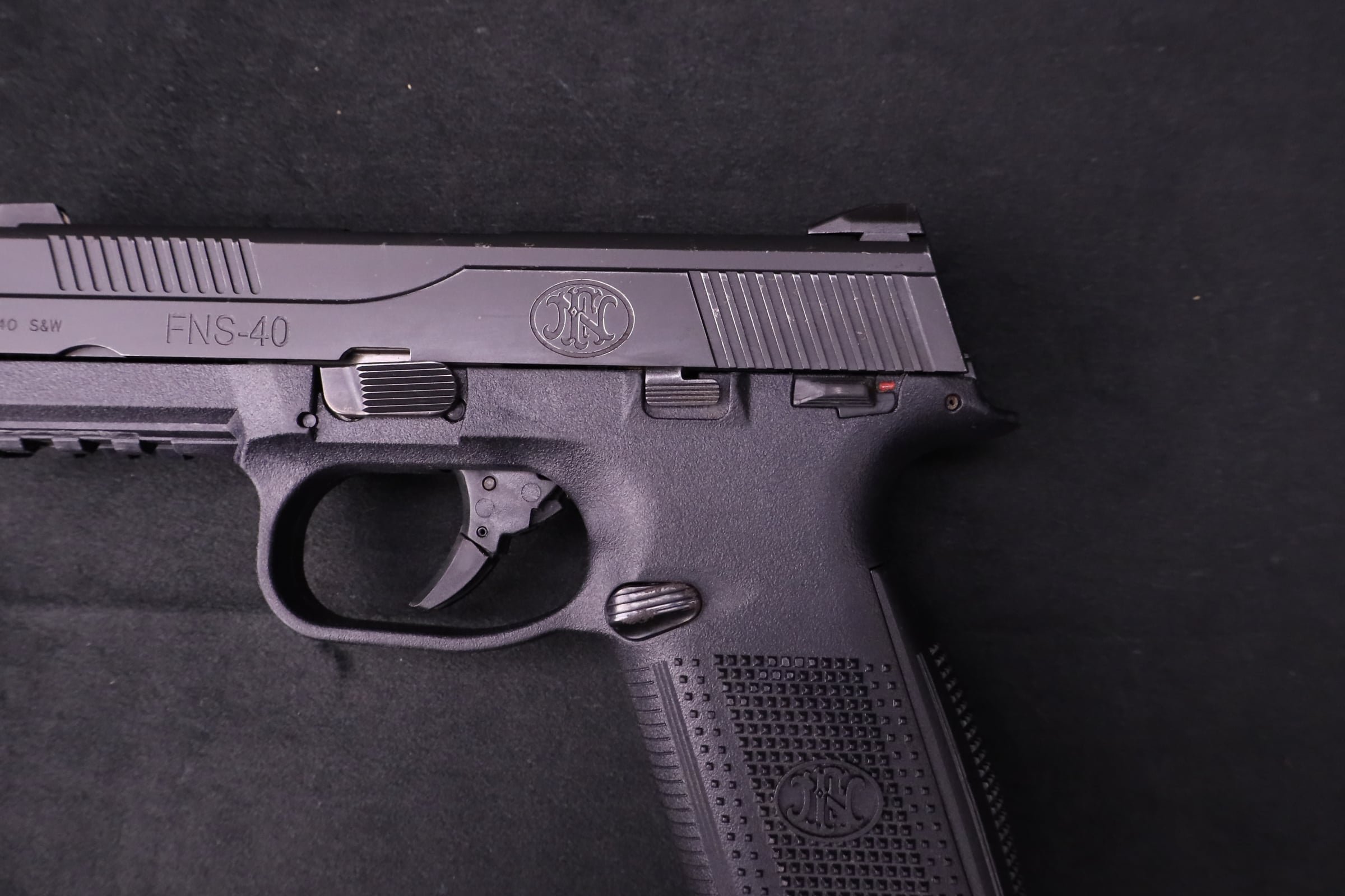 FN FNS-40 .40 S&W 4" BBL w/ Case & 2 Magazines-img-6