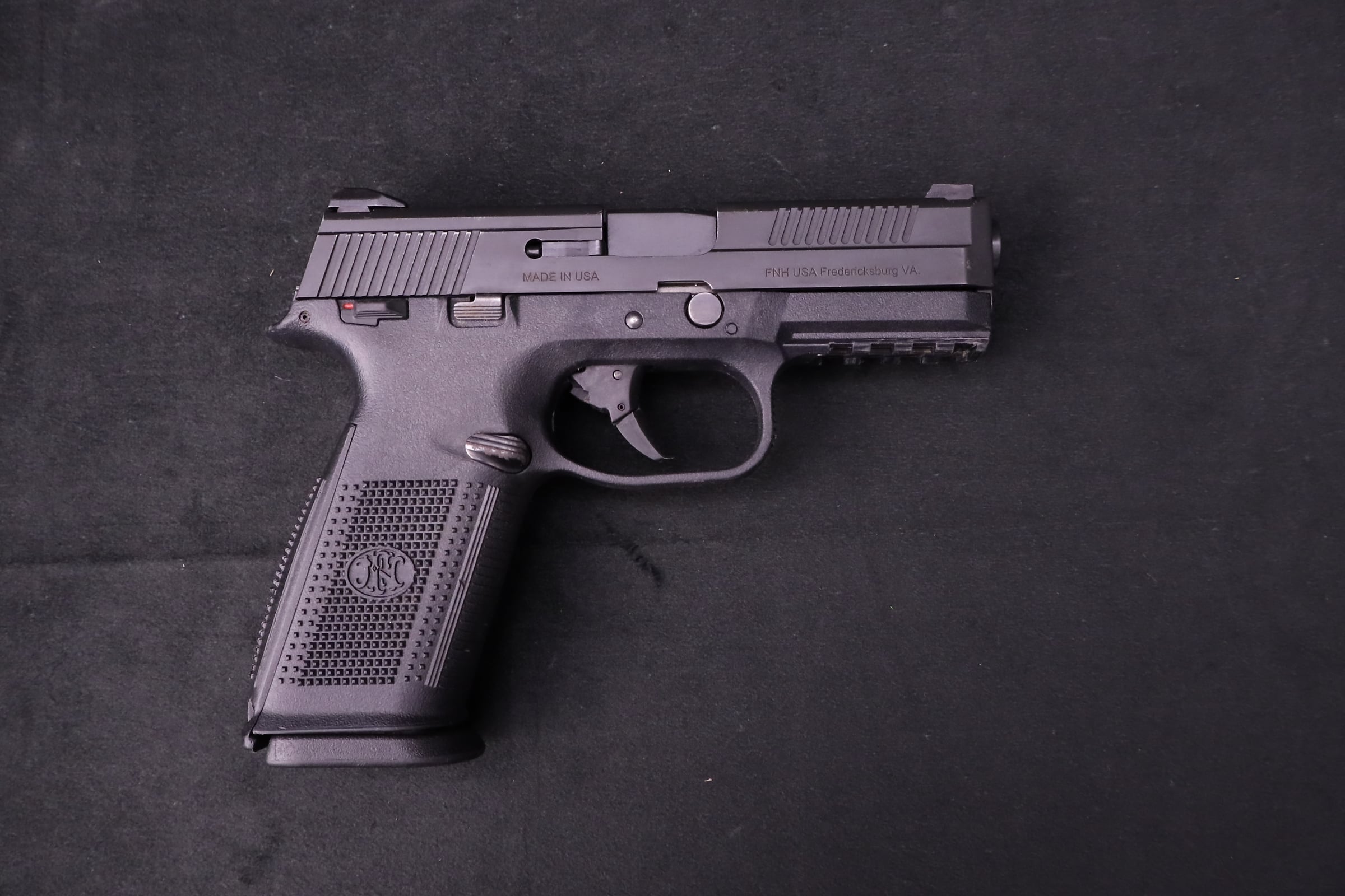 FN FNS-40 .40 S&W 4" BBL w/ Case & 2 Magazines-img-4