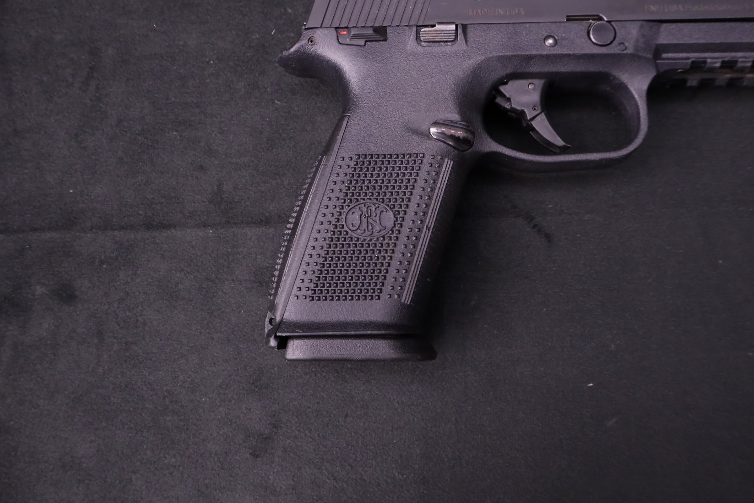 FN FNS-40 .40 S&W 4" BBL w/ Case & 2 Magazines-img-8