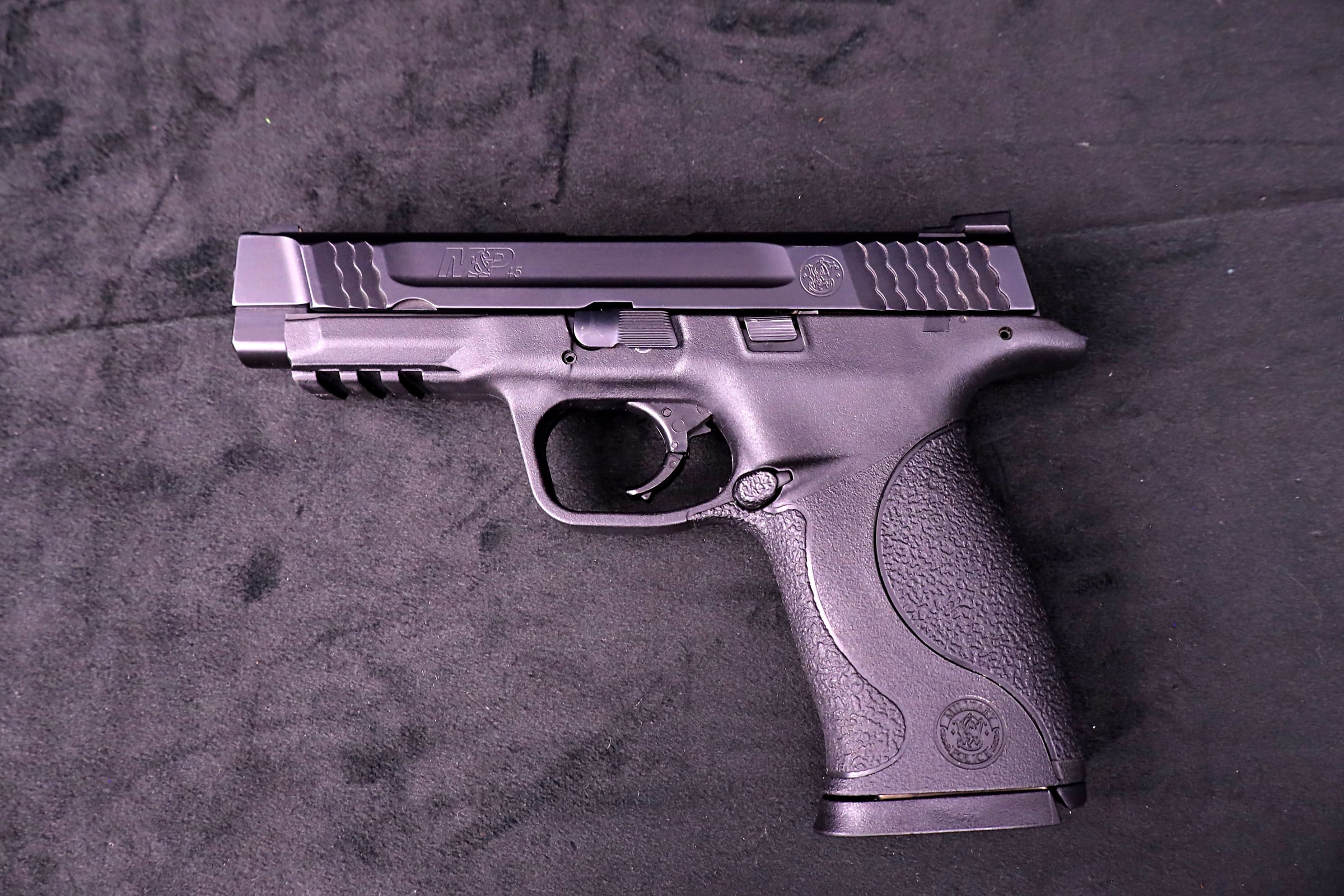 Smith & Wesson M&P45 .45 Auto Full Size Striker Fired Duty Pistol-img-1