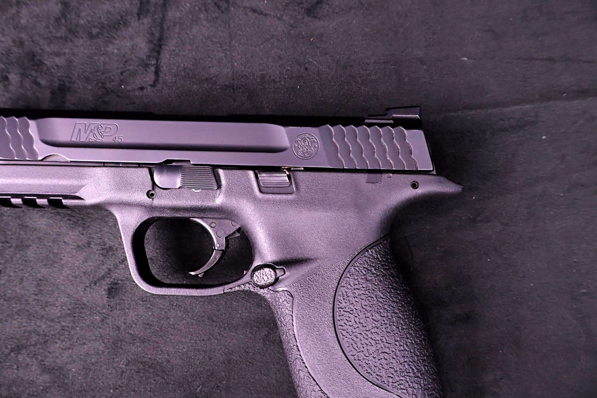 Smith & Wesson M&P45 .45 Auto Full Size Striker Fired Duty Pistol-img-3