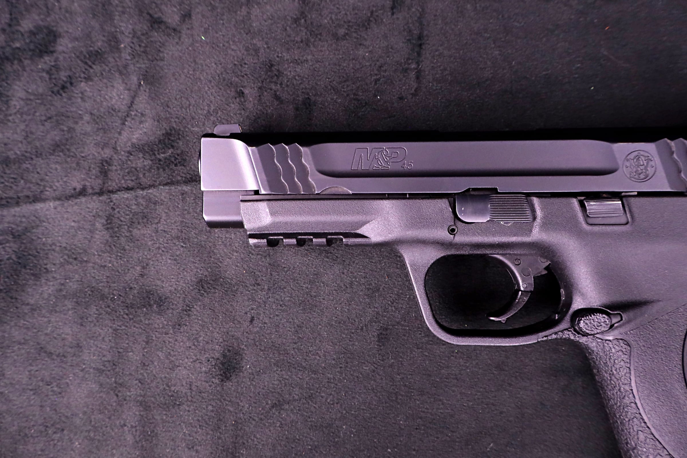 Smith & Wesson M&P45 .45 Auto Full Size Striker Fired Duty Pistol-img-4