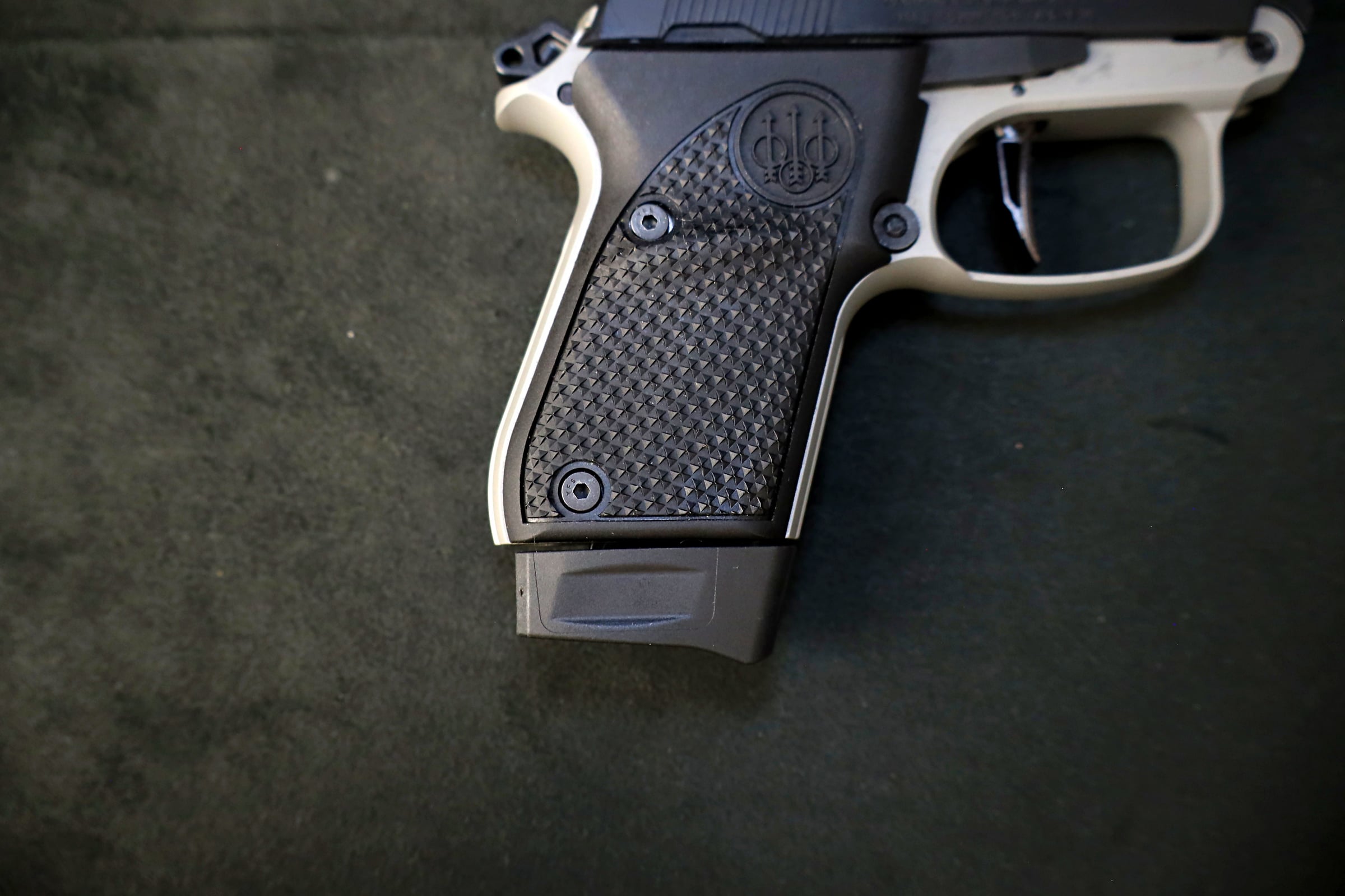 Beretta 20X Bobcat .22 LR 2.4" Two Tone Tip-Up Pistol w/ Leather Holster-img-5