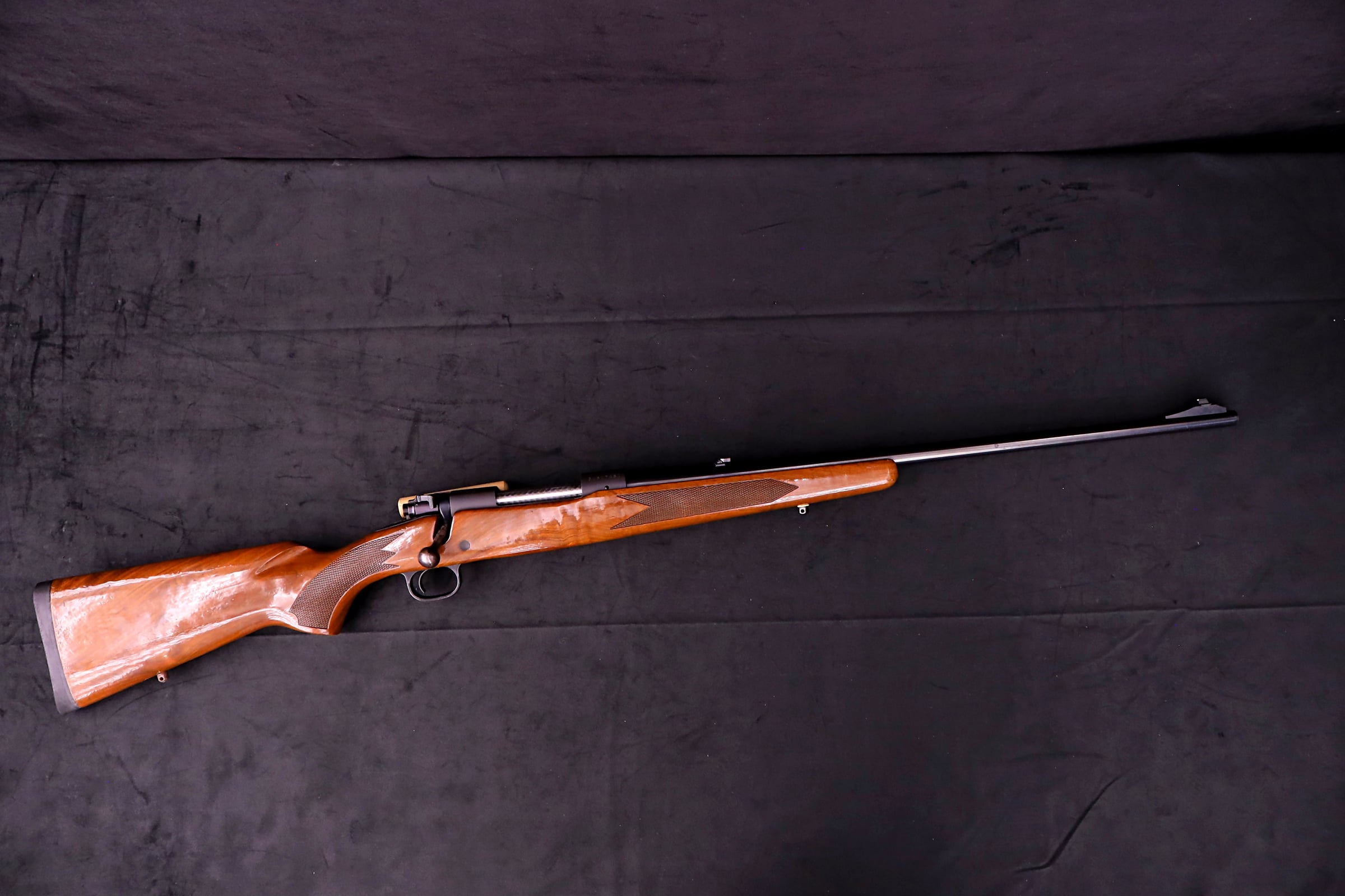 Winchester Model 70 Westerner 7mm Remington Magnum 24" Blued & Walnut-img-5