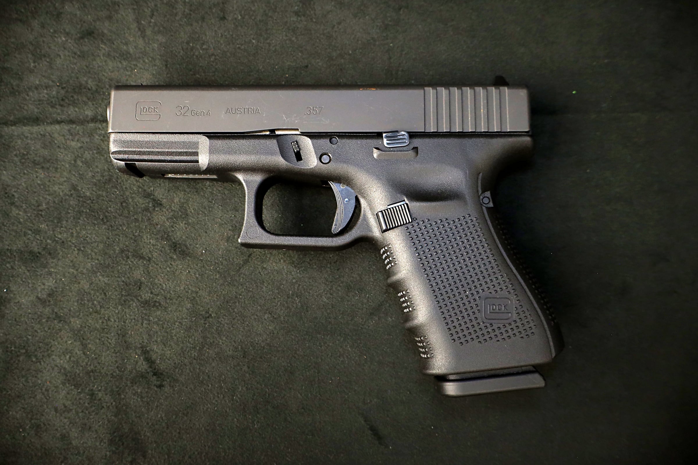 Glock 32 Gen4 .357 SIG Semi Auto Pistol 13+1 Compact Austria-img-2