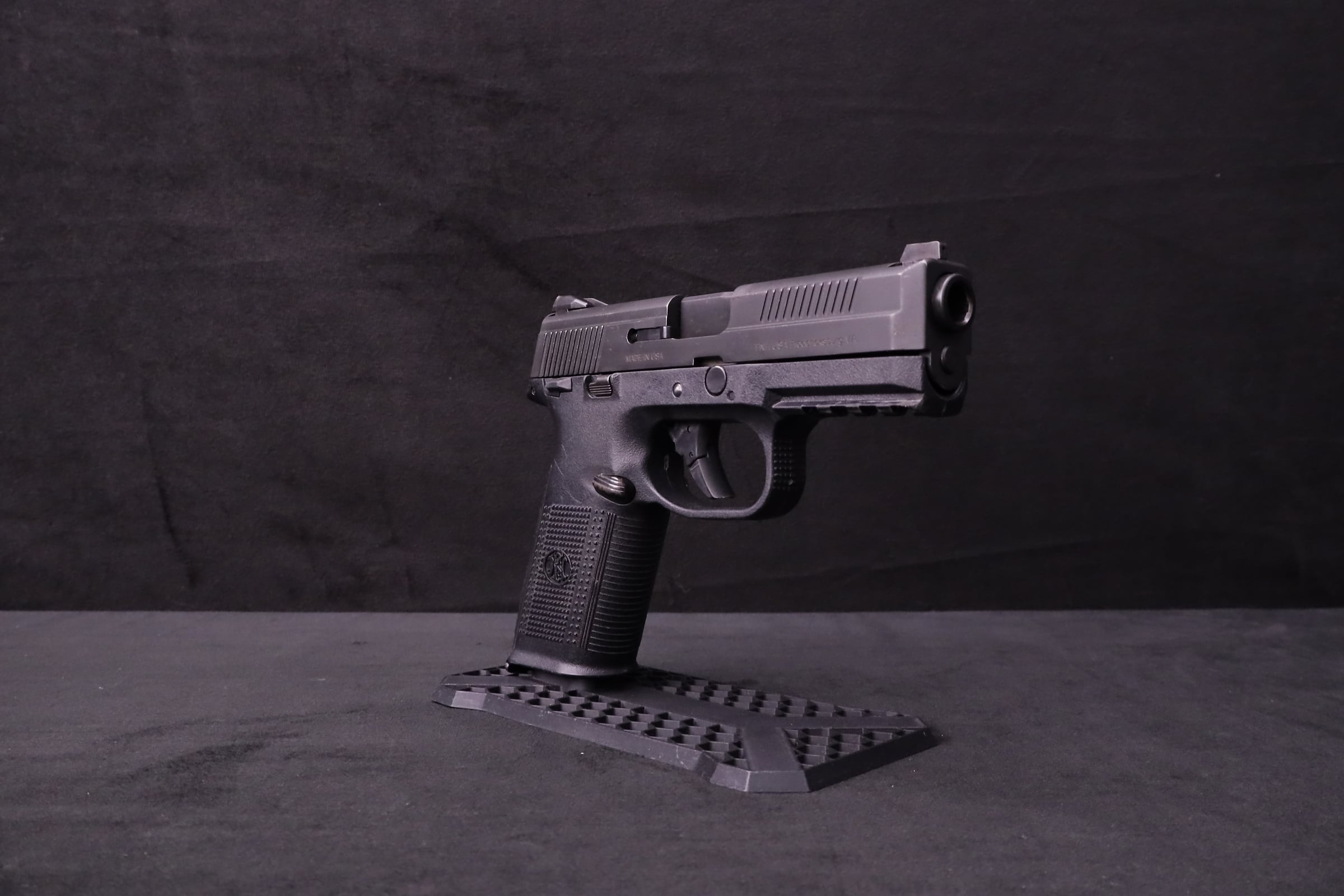 FN FNS-40 .40 S&W 4" BBL w/ Case & 2 Magazines-img-24