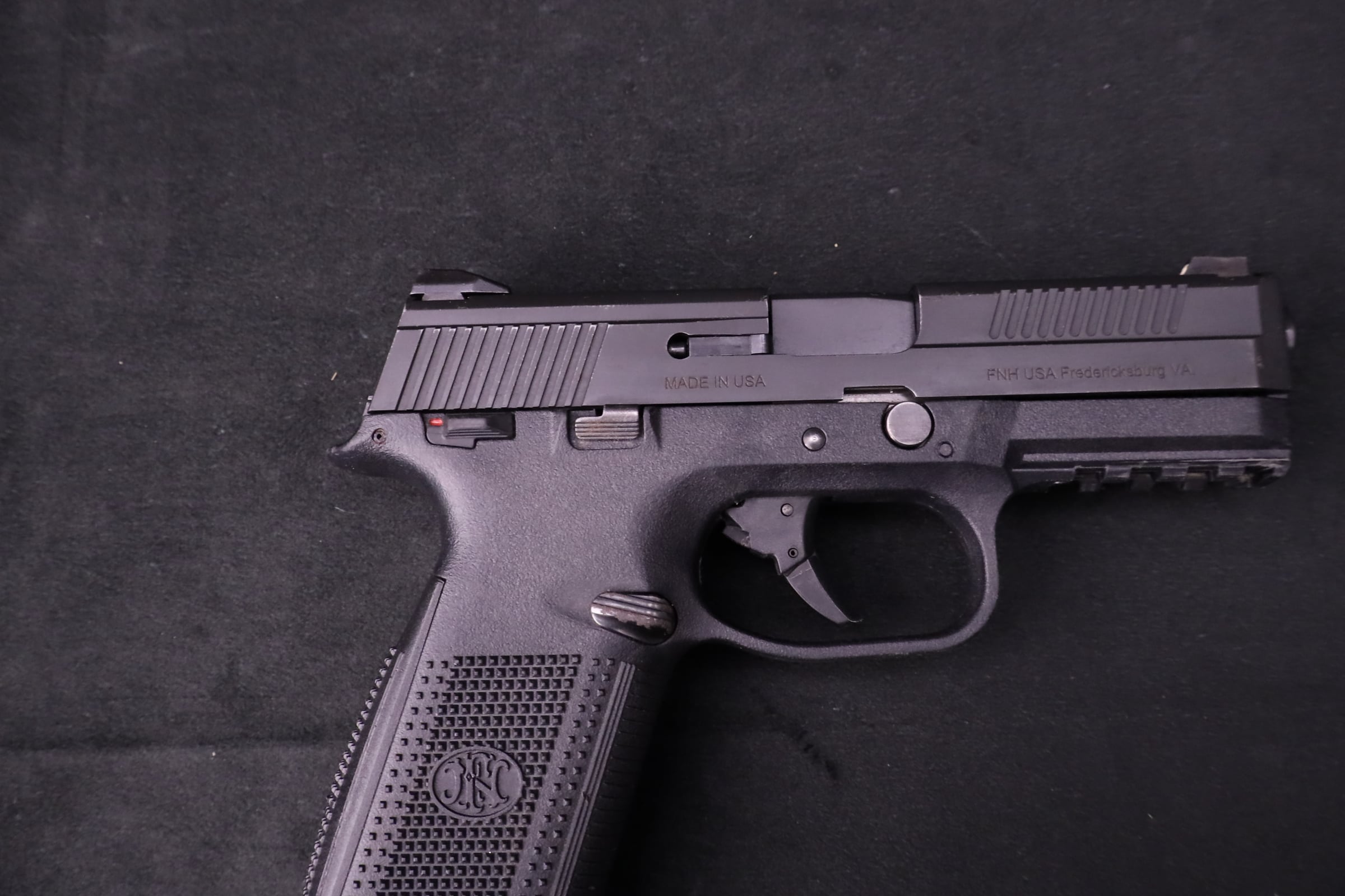 FN FNS-40 .40 S&W 4" BBL w/ Case & 2 Magazines-img-9