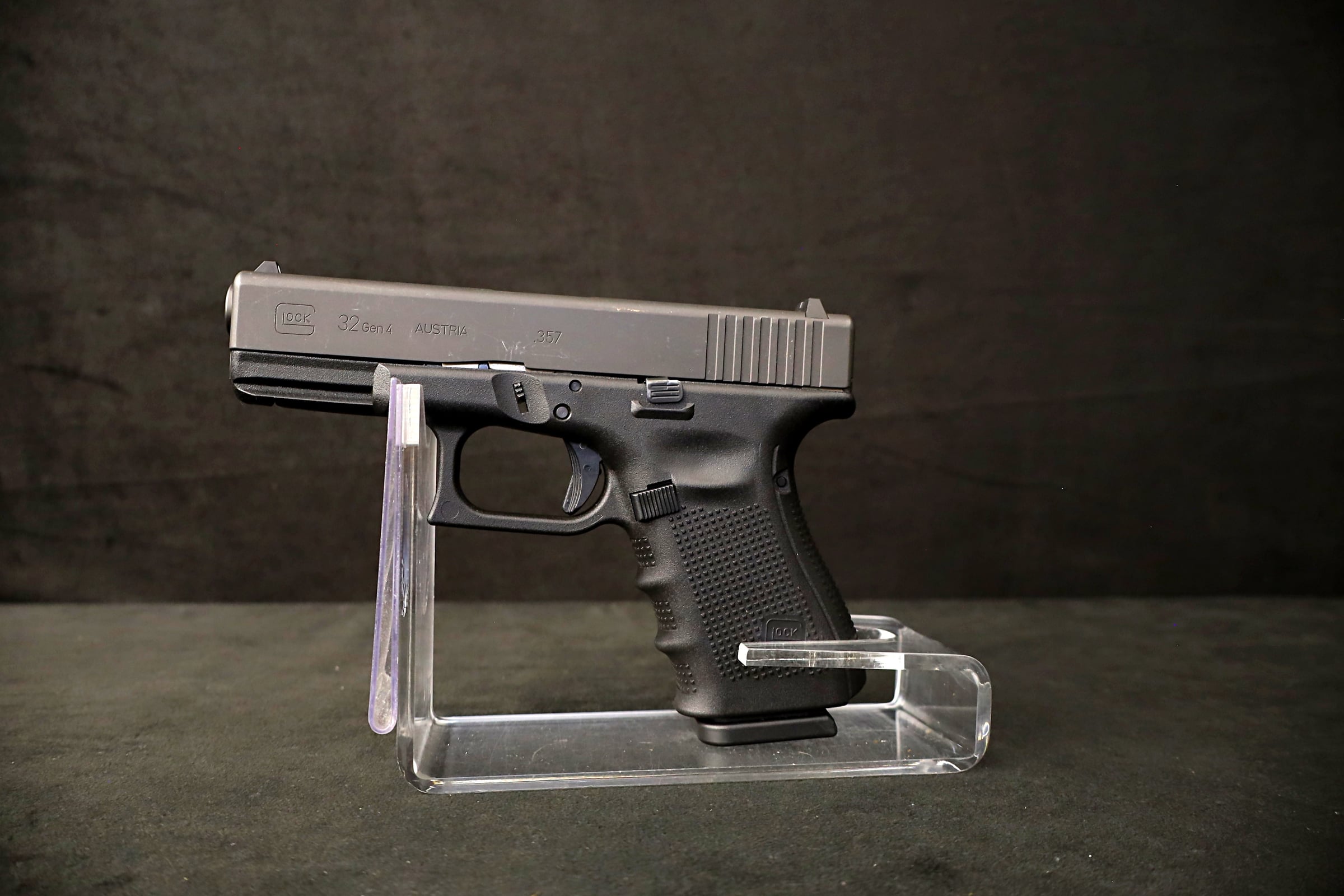 Glock 32 Gen4 .357 SIG Semi Auto Pistol 13+1 Compact Austria-img-14