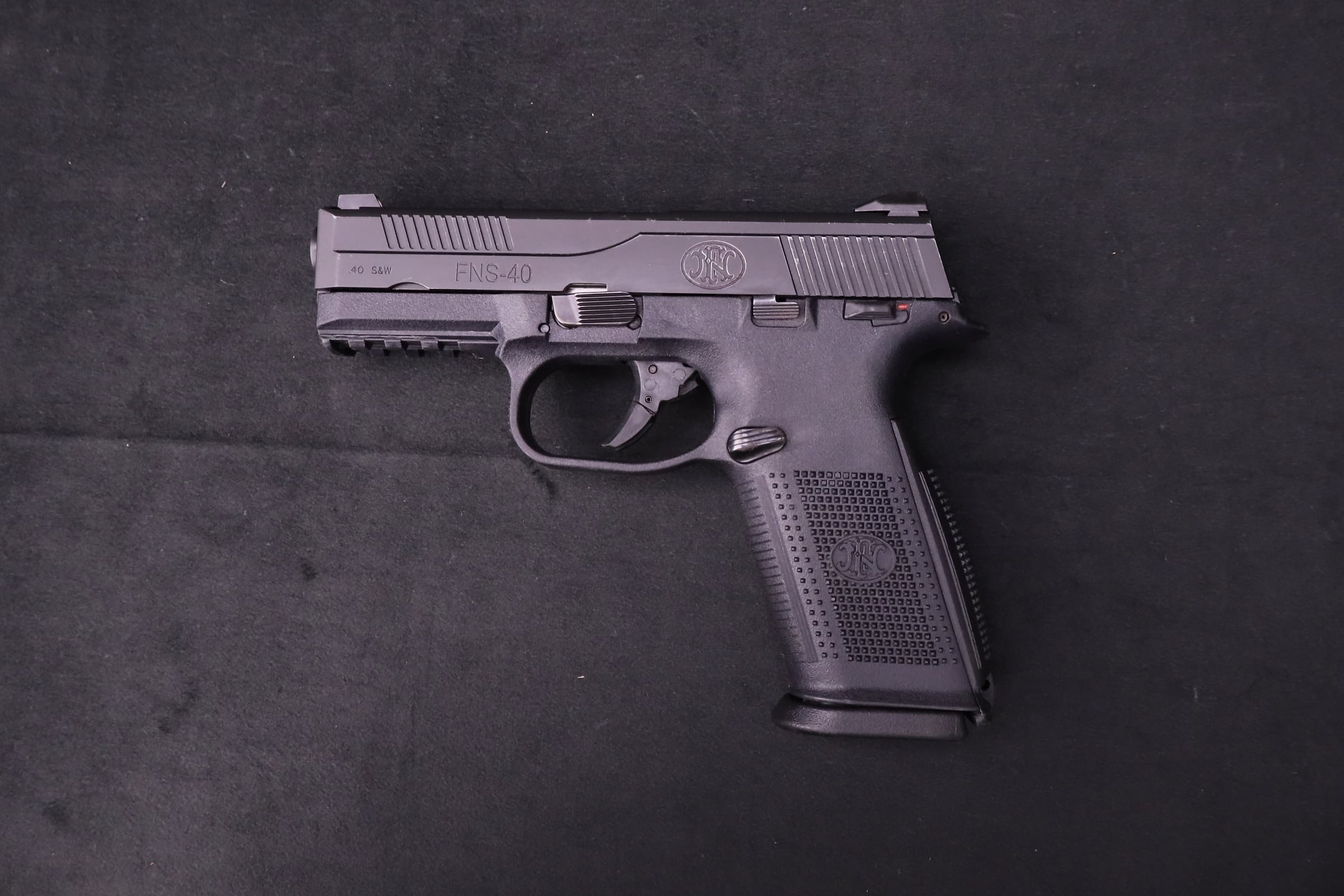 FN FNS-40 .40 S&W 4" BBL w/ Case & 2 Magazines-img-3
